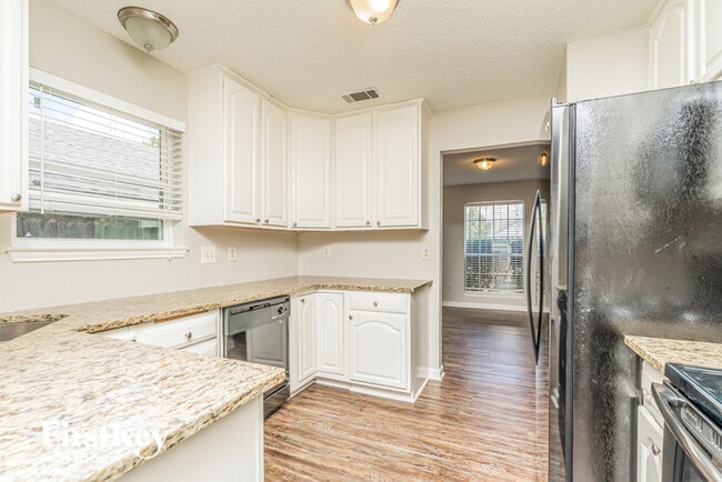 Foto del edificio - 7801 Park Ln