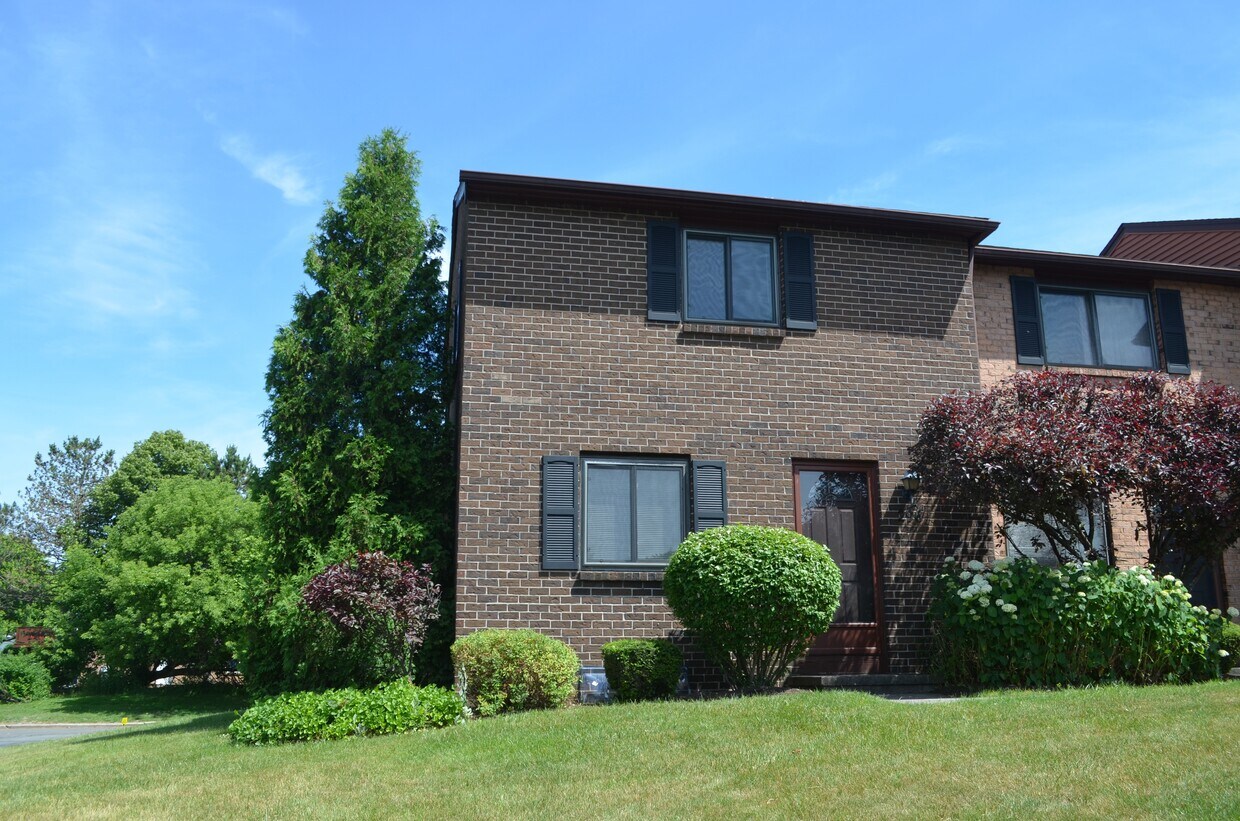 Foto principal - 296 Surrey Hill Way