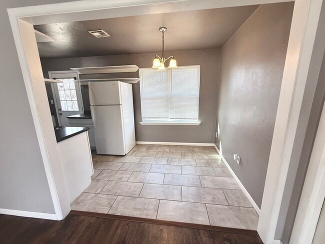 Foto del edificio - Updated 3BD 1BA Home Located in the Village!!!