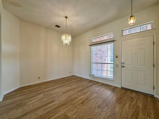 Foto del edificio - 2200 Emmett Pkwy
