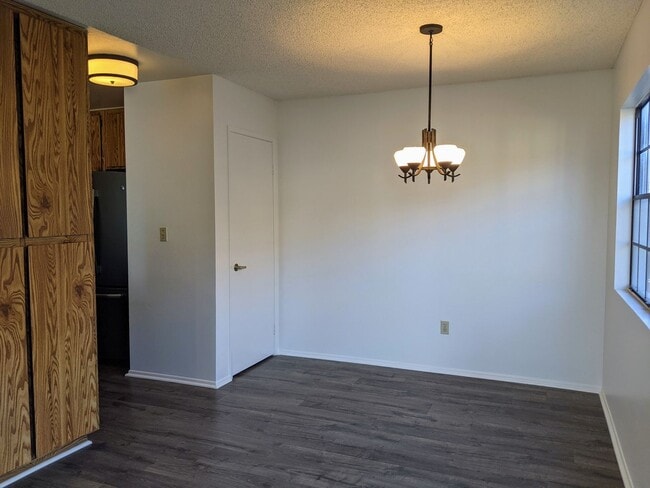 Building Photo - 10560 Lakeside Dr N