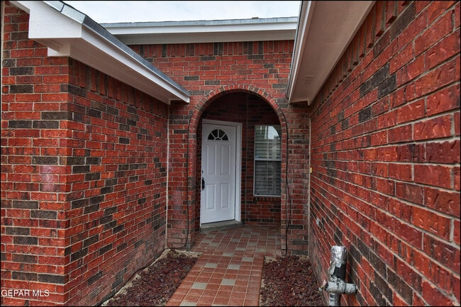 Building Photo - 7089 Black Ridge Dr