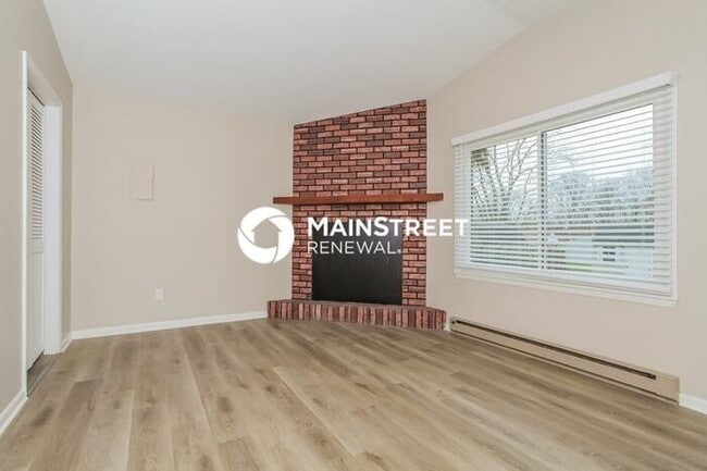 Building Photo - 3 Bedroom Pet-Friendly Home in Cincinnati, OH with Main Street Renewal