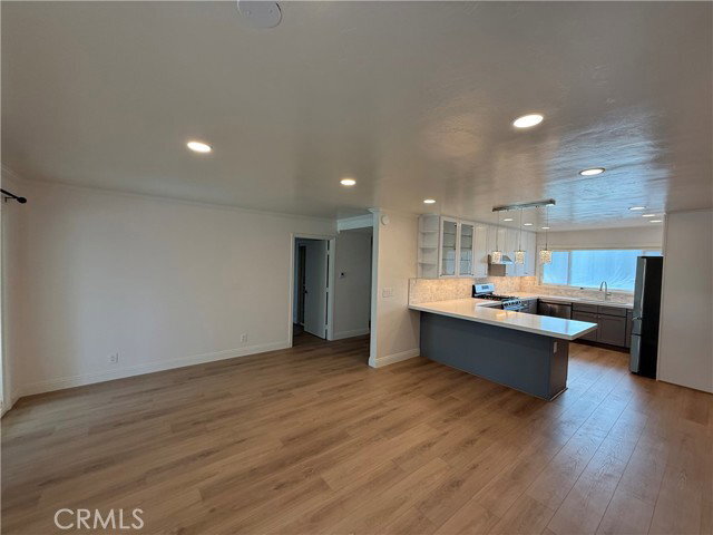 Building Photo - 5621 Kenwood Ave