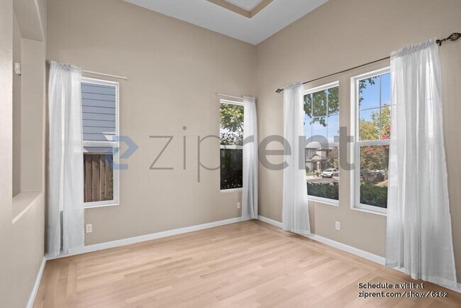 Building Photo - Unit