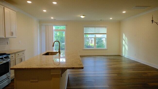 Building Photo - 2152 Bexar Trl