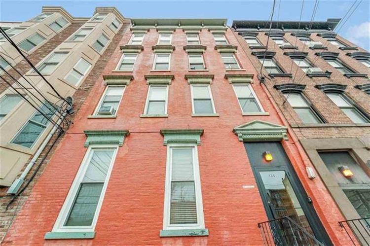 Primary Photo - 130 Adams St