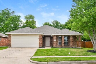 Building Photo - 709 Silverleaf Ct