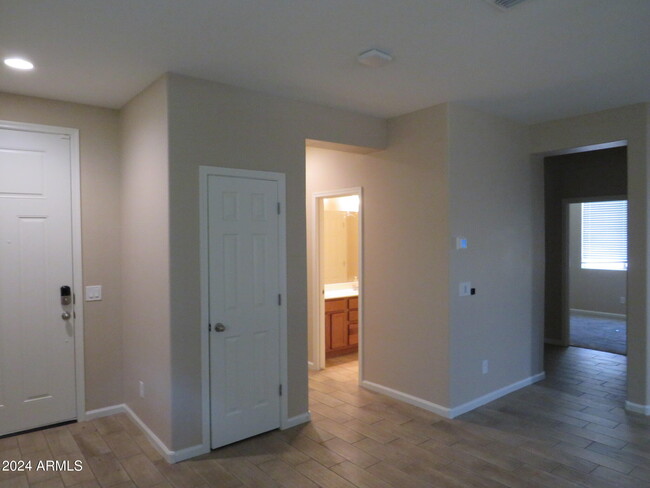 Building Photo - 7836 W Rock Springs Dr