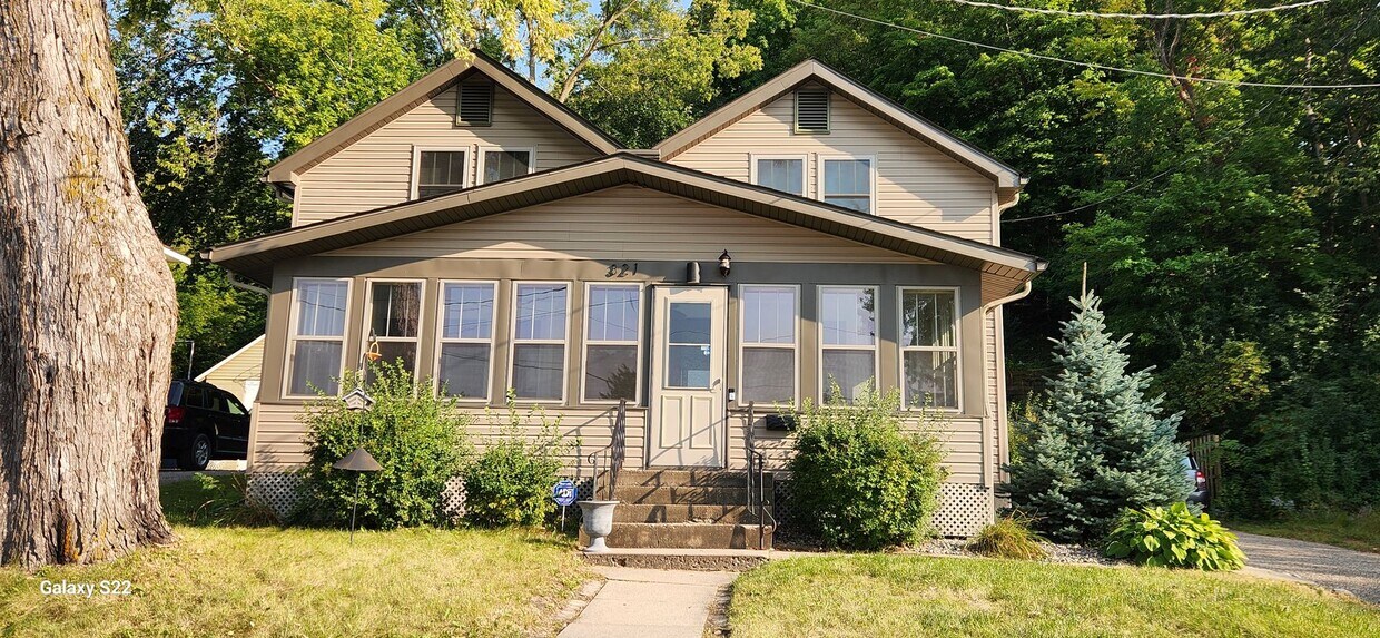 Primary Photo - Charming 3 Bedroom 2 Bathroom Home