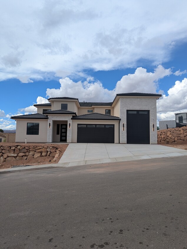 Foto principal - 1029 E Lost Ridge Dr