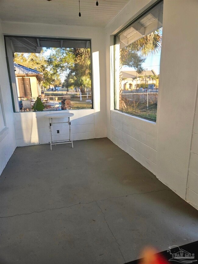 Foto del edificio - 3230 W Gonzalez St