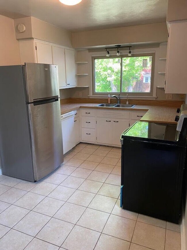 Foto del edificio - 3 Bedroom 2 Bath Home in North St. Cloud