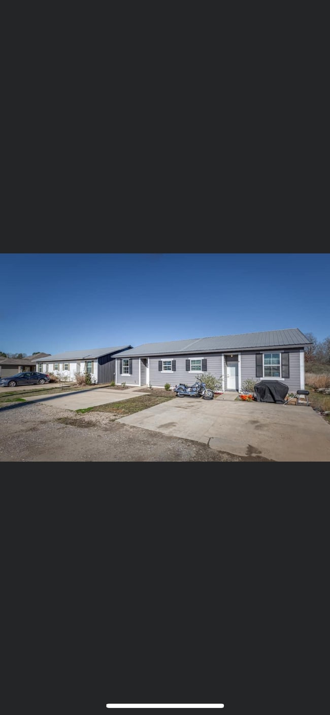 Building Photo - 354 Edwards Rd