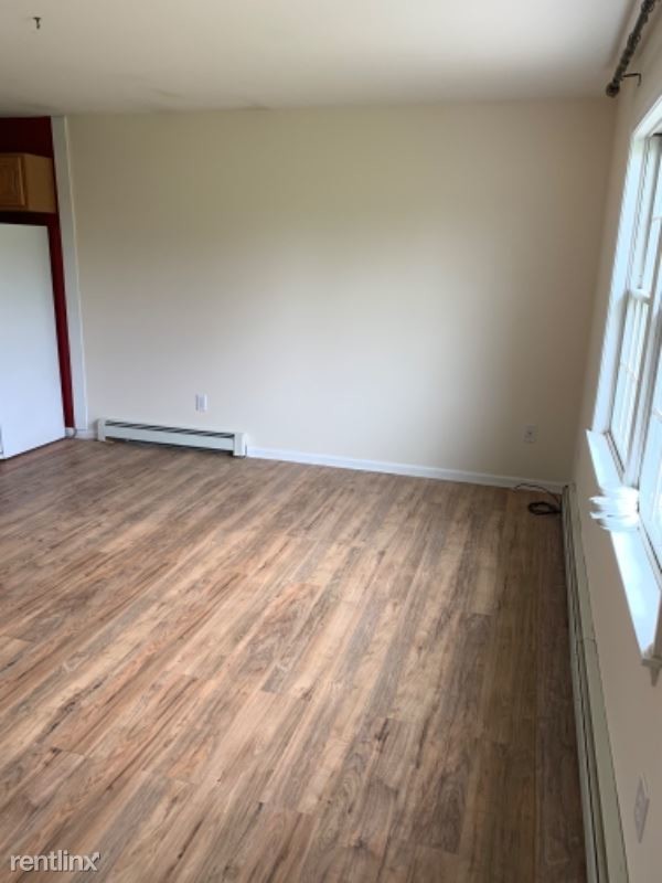 Foto del edificio - 3 br, 2 bath House - 83 big elm road