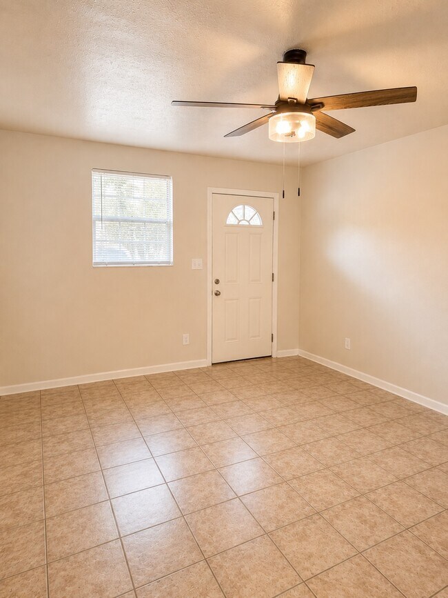 Foto del edificio - 7178 Conant Ave