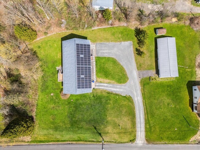 Foto del edificio - 1205 Tracy Creek Rd