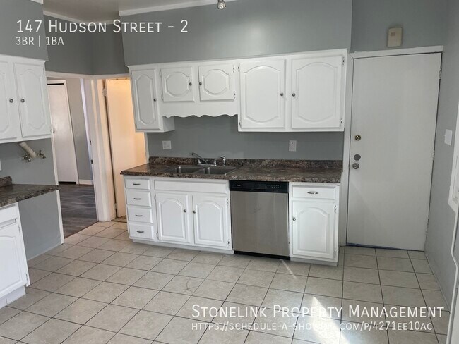 Building Photo - 147 Hudson Street