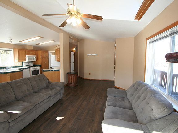 Building Photo - 3 BR 2 BA single story home