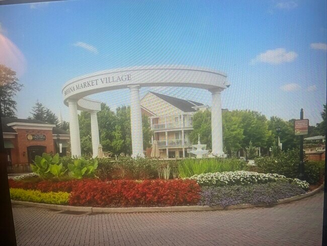 Building Photo - 1275 W Spring St