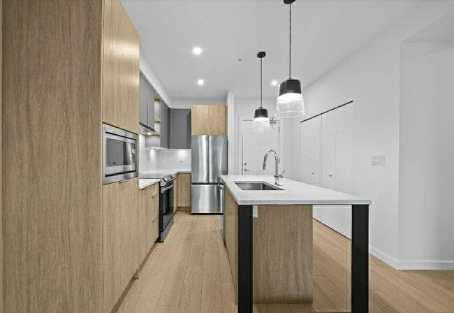 Building Photo - 20695 Eastleigh Cres