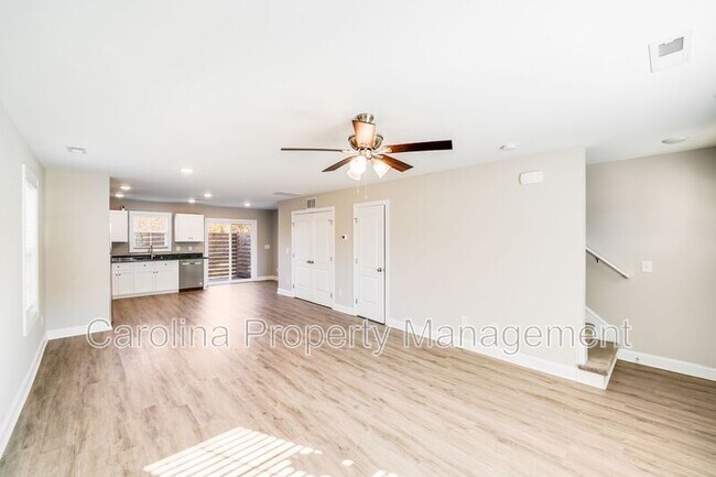 Building Photo - 604 W 8th St