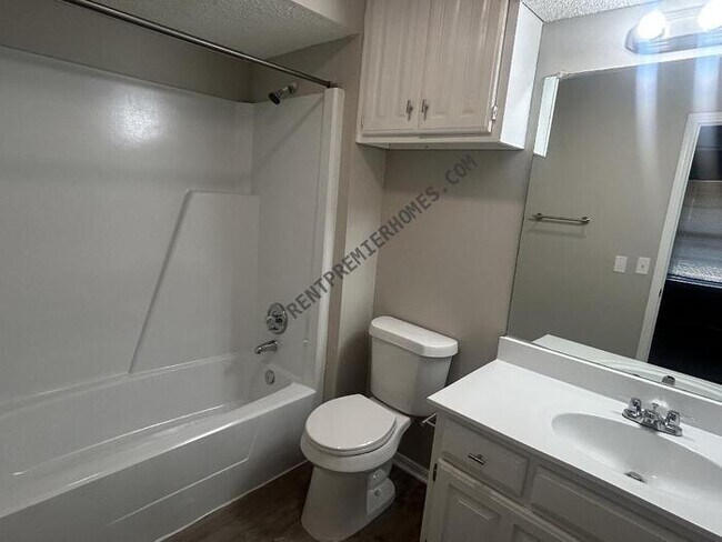Building Photo - 7918 E 77th St
