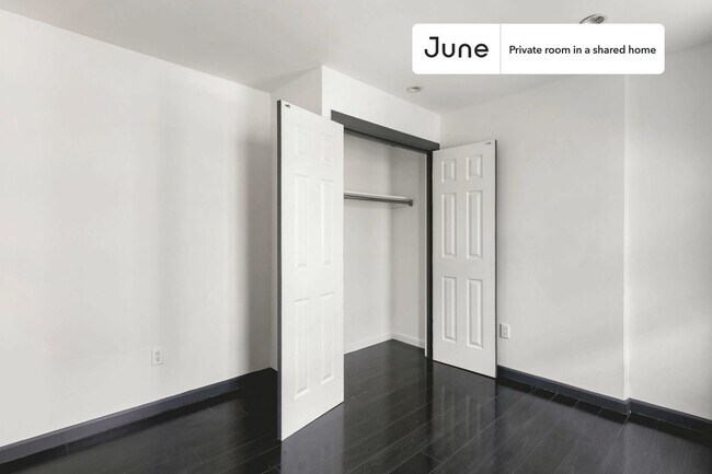 Foto del edificio - Private bedroom in 3 bed/1 bath Home