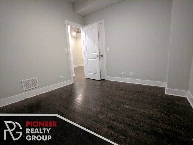 Foto del edificio - 1946 W Nelson St