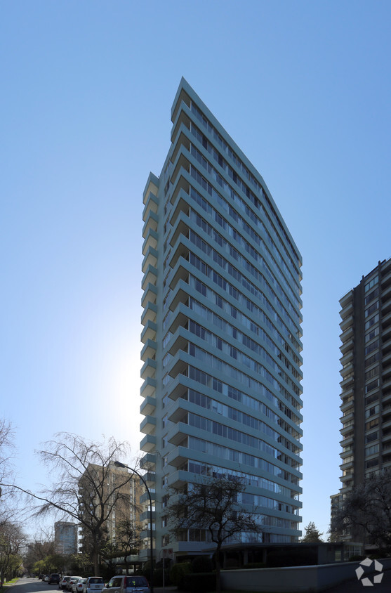 Building Photo - Silhouette Apartments