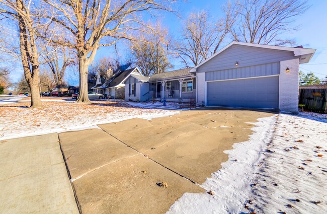 Building Photo - Fantastic Patrick Henry Home with 3 Bedroo...