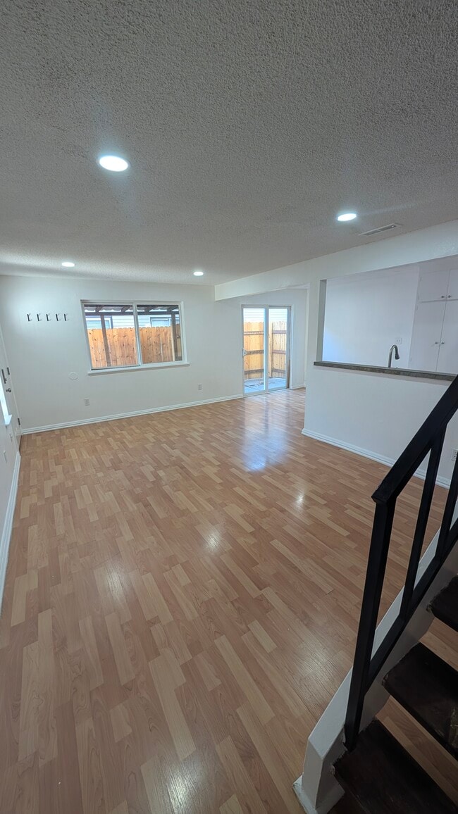 Foto del edificio - 2125 S Division Ave