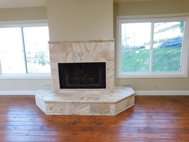 LR FIREPLACE - 4419 Consuelo Rd