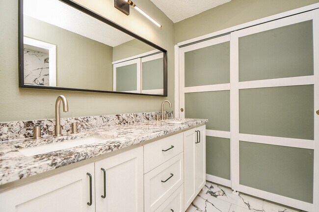 Building Photo - 17022 Quail Park Dr