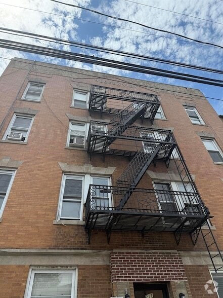 Building Photo - 211 64th St
