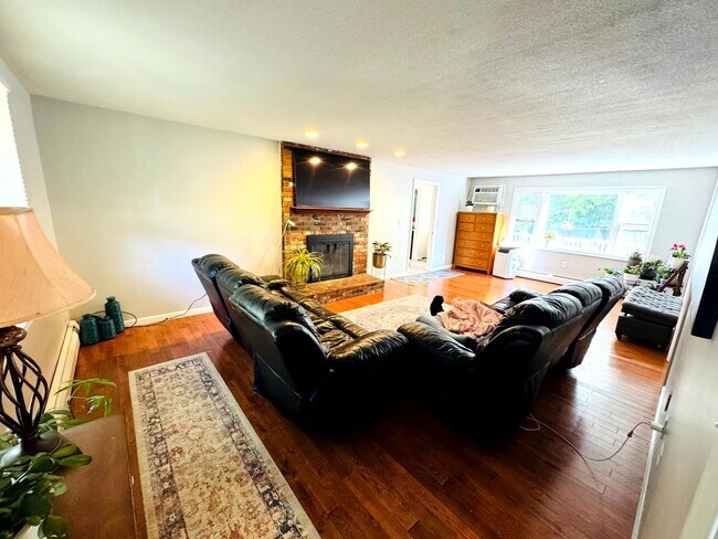 Foto del edificio - 31 Juniper Ln