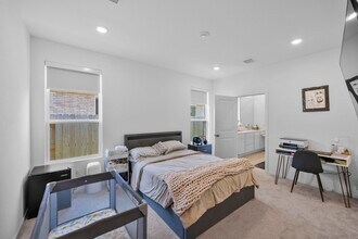 Building Photo - 6715 Iron Clover Dr