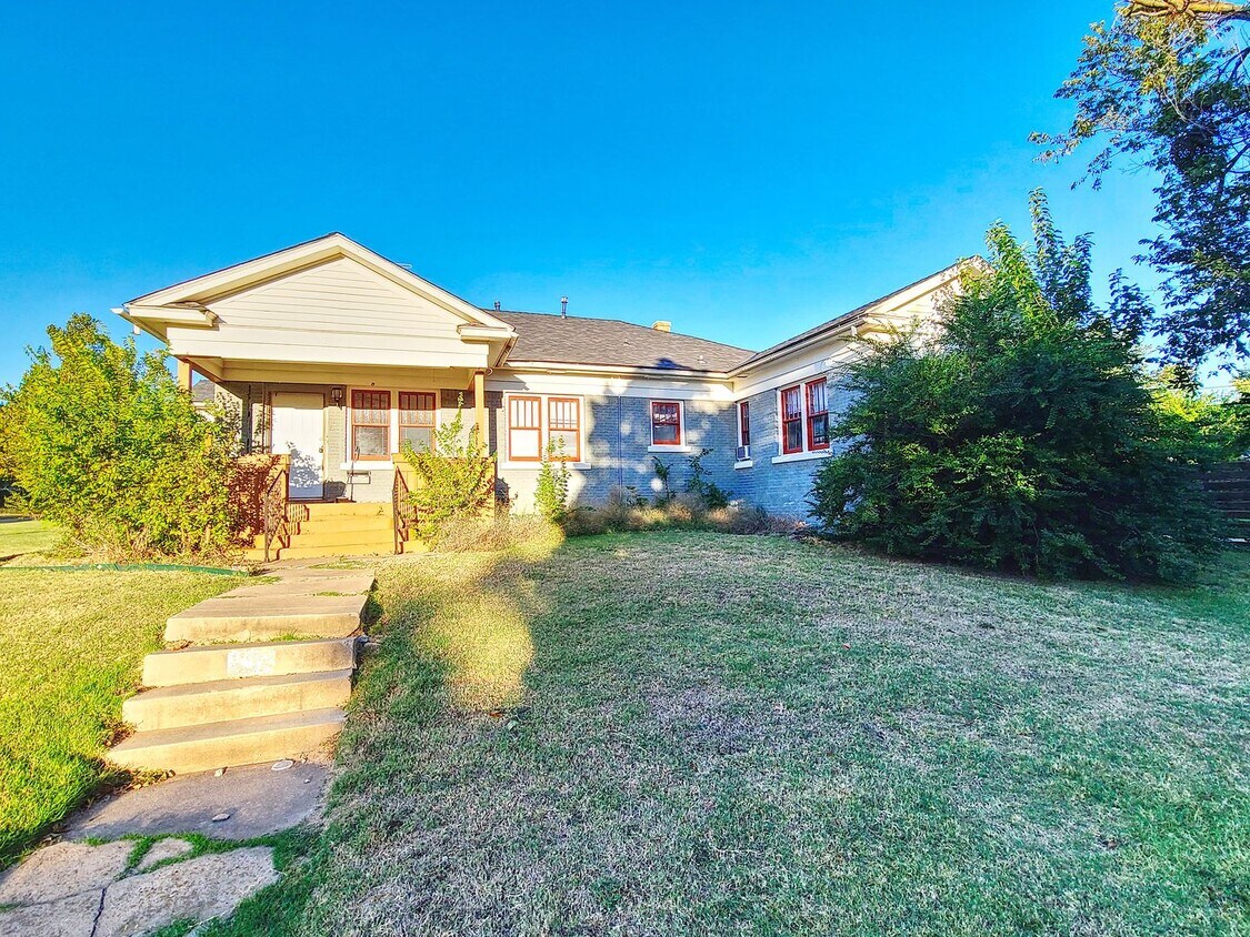 Primary Photo - Duplex in the heart of historic NW OKC!