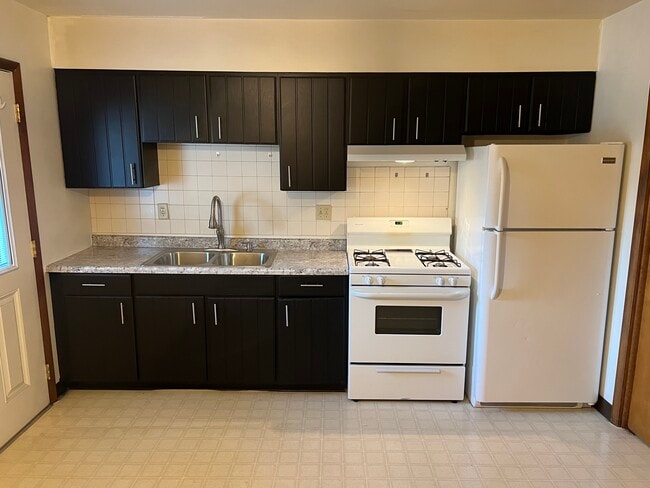 Building Photo - 103 W Clark St