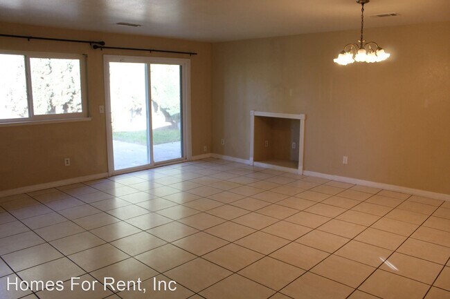 Building Photo - 3 br, 2 bath House - 1750 W. Sandra Ave