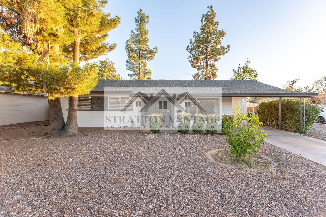 Photo - 111 E Manhatton Dr