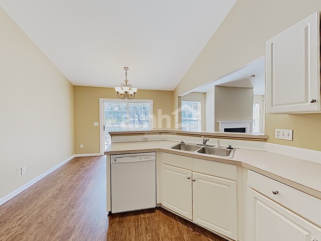 Building Photo - 2925 Burtonwood Dr
