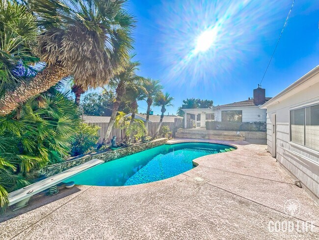 Foto del edificio - Beautiful 3BD/2BA W/ Private Pool, Garage, and A/C in Ocean Beach!