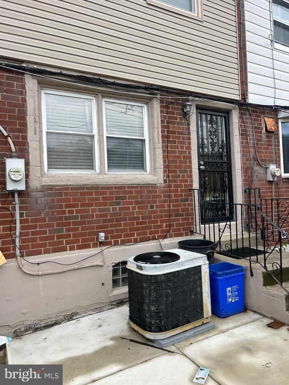 Building Photo - 4655 Benson St