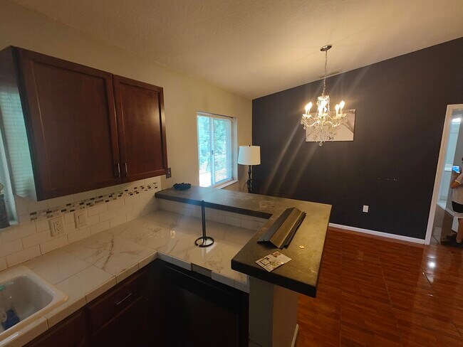 Foto del edificio - 3740 N Jog Rd
