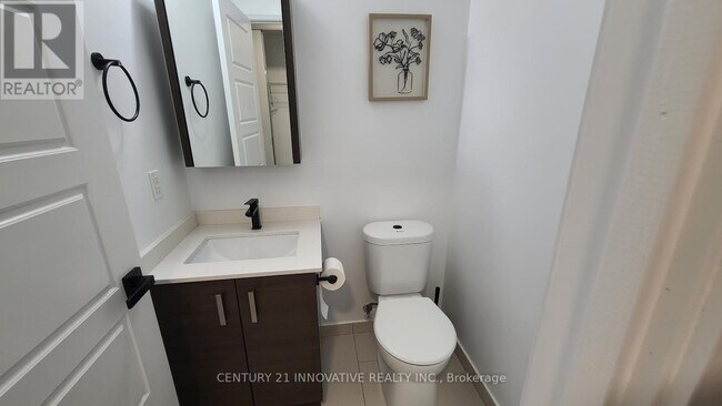 Photo du bâtiment - B-8228 Birchmount Rd