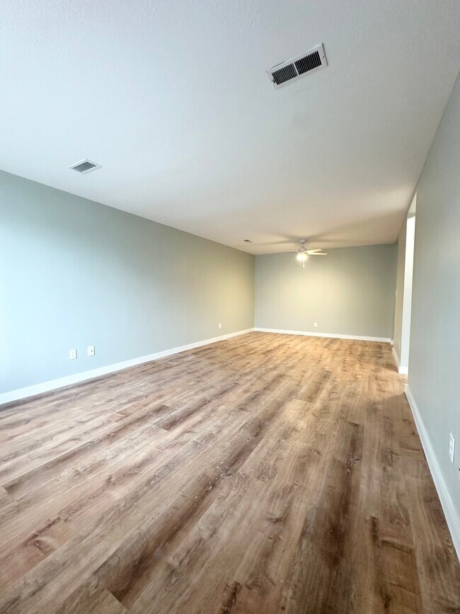 1 dormitorio - Remodelado - Lamplight Court Apartments