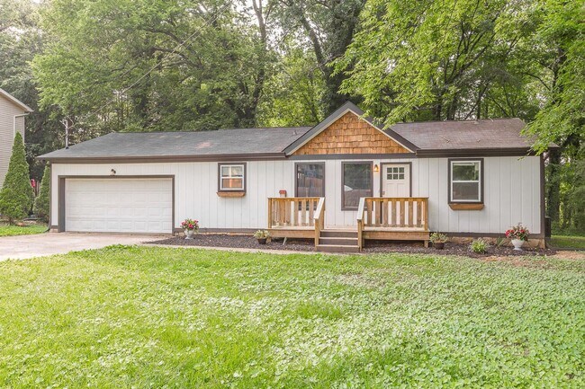 Foto del edificio - 3 bedroom updated home in a quiet, peaceful setting!