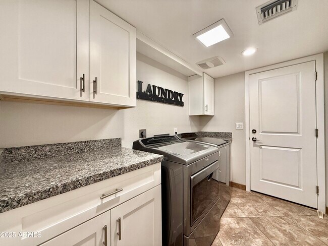 Foto del edificio - 535 W Sweetwater Ave