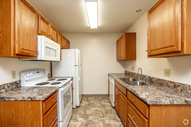 2BR, 1.5BA - 980 SF - Regency Woods